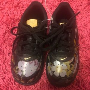 Toddler girl Nike size 9